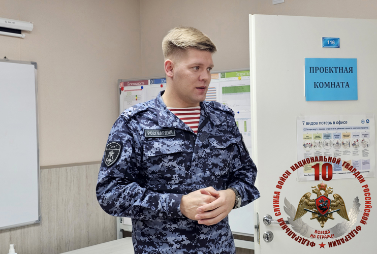 Урок безопасности для юных волейболистов Сахалина провел росгвардеец