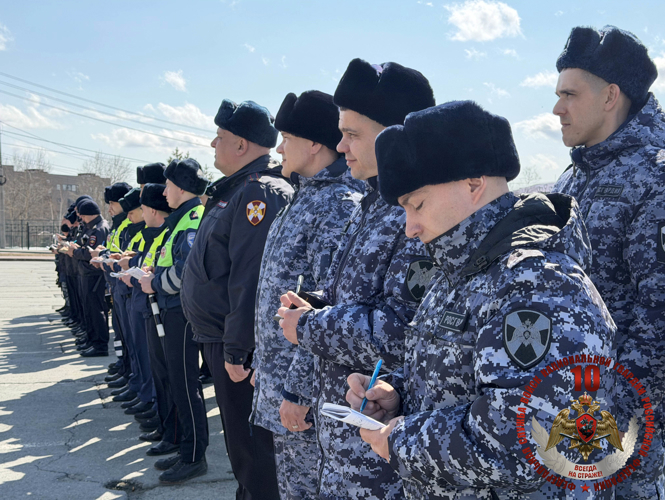 В Южно-Сахалинске состоялся гарнизонный развод нарядов Росгвардии и полиции, заступающих на охрану правопорядка 