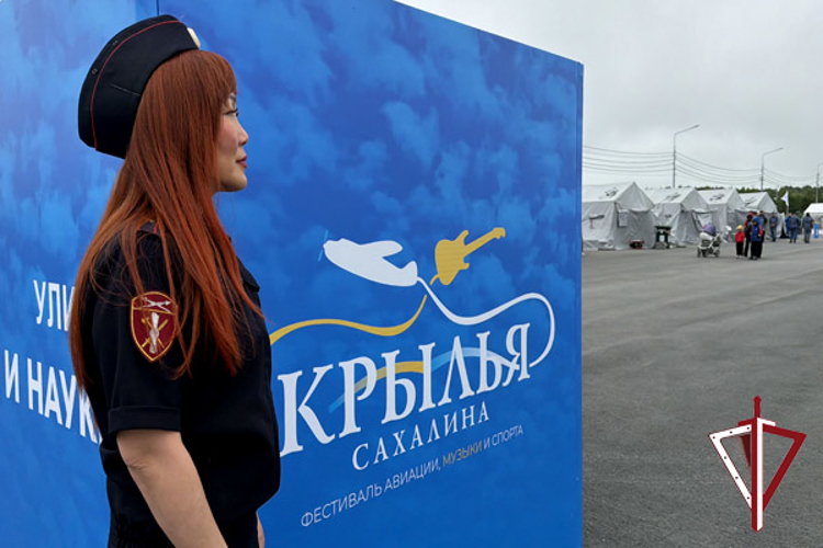  Росгвардейцы обеспечили правопорядок на авиационно-музыкальном фестивале «Крылья Сахалина»